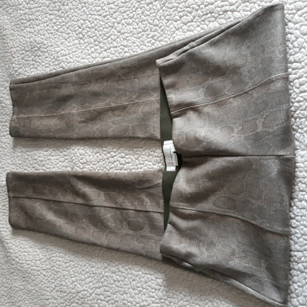 By Anthropologie Size 29 Snakeskin Print Pullon Zip Ankle Pants